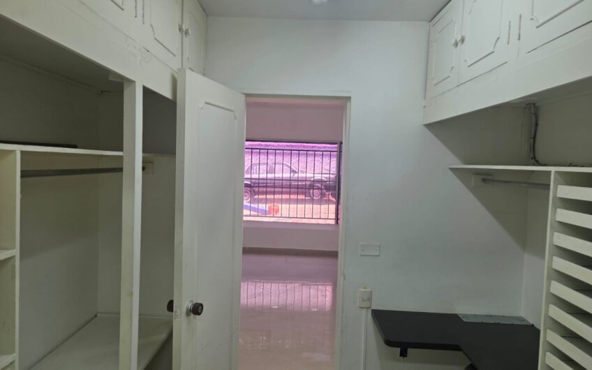 OFC. CASA EXITO $ 1.300.000